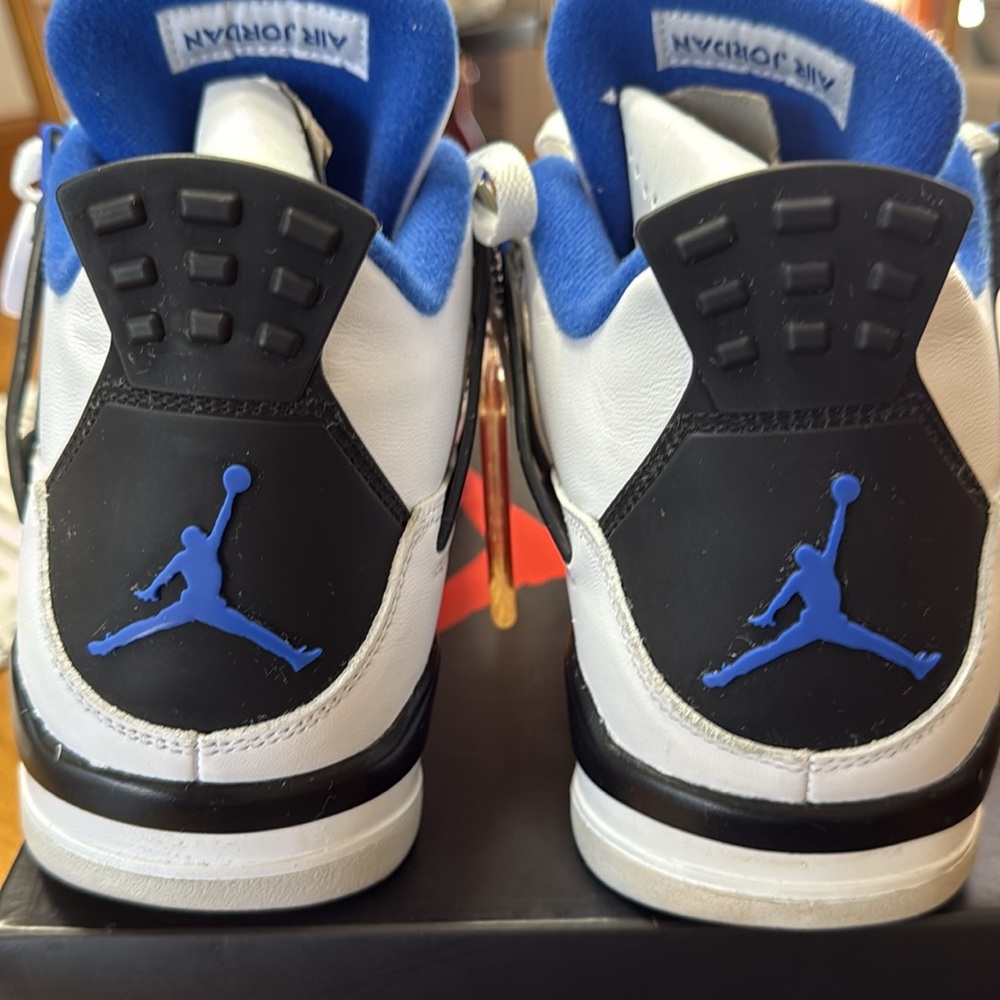 Jordan 4 - Picture 5 of 8